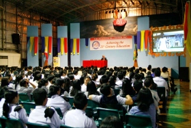 國際青少年人權協會，在當地學校教授人權課程。